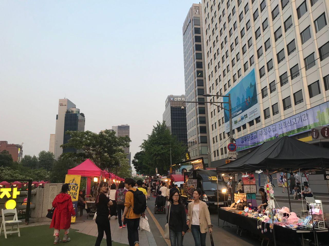 【คยองชองกเยชอน เกาหลี】ตะลุยตลาดนัดกลางคืนที่คลองชองกเยชอน 2025! เดินเลียบคลองชองกเยชอนสวย ๆ และตะลุยตลาดนัดกลางคืนกัน!